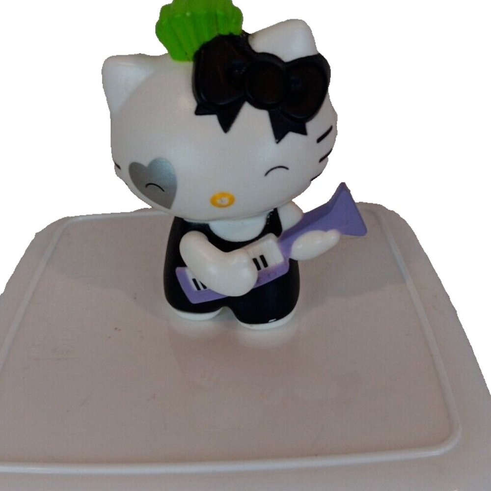 McDonald’s-Hello-Kitty-Rockin’-Roll-Happy-Meal-Playfigure